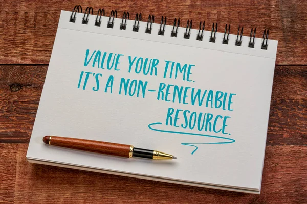 Value Your Time Non Renewable Resource Writing Spiral Notebook Rustic — Zdjęcie stockowe