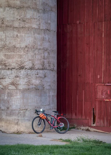 Lightweight Gravel Bike Carbon Frame Silo Old Weathered Barn Colorado Immagine Stock