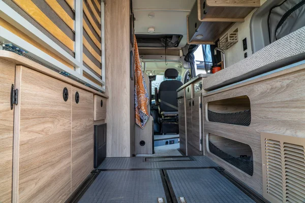 Interieur Van Camper Met Laadruimte Opklapbaar Bed Keuken — Stockfoto