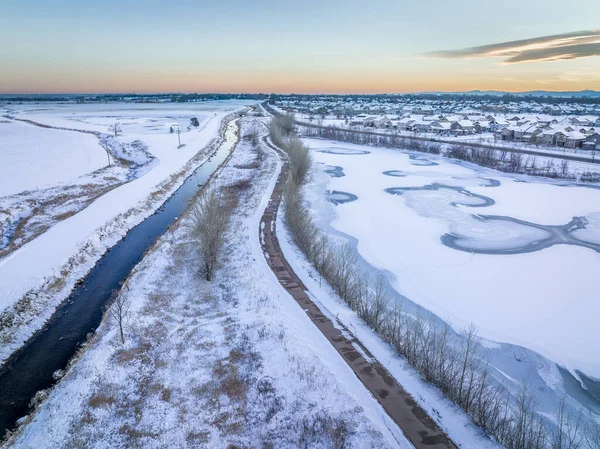 Irrigatiekanaal Fietspad Bevroren Vijver Winterlandschap Zonsondergang Luchtfoto Van Fort Collins — Stockfoto