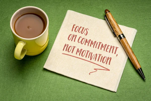 Engagement Mittelpunkt Nicht Motivation Inspirierende Note Auf Serviette Mit Tasse Stockbild