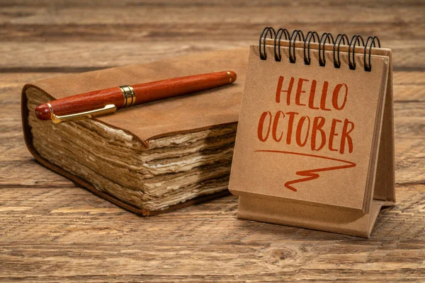 Olá Outubro Nota Boas Vindas Caligrafia Calendário Desktop Espiral Notebook — Fotografia de Stock