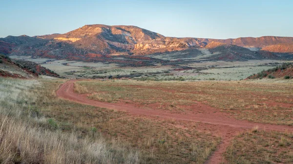 Puesta Sol Octubre Sobre Red Mountain Open Space Norte Colorado Imagen de archivo