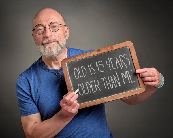 Yaşlı Benden Yaş Büyük Mutlu Yaşlı Adam Ların Sonunda Aktif — Stok fotoğraf