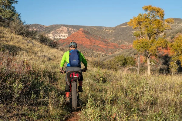 Male Cyclist Riding Fat Mountain Bike Single Track Trail Red — Stock Photo, Image