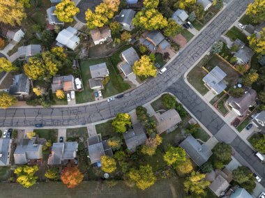 Kuzey Colorado 'daki Fort Collins yerleşim bölgesinde sonbahar gündoğumu, hava manzarası