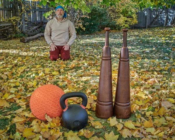 Heavy Iron Kettlebell Slam Ball Wooden Persian Clubs Backyard Senior — Φωτογραφία Αρχείου