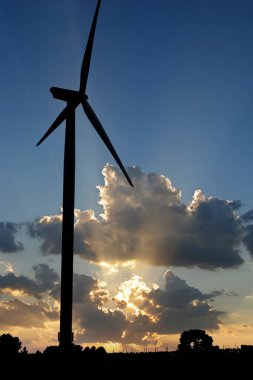 Katalonya 'nın Lleida bölgesinde temiz elektrik üretimi için rüzgar türbinleri