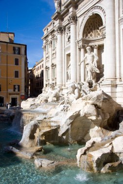 Trevi Çeşmesi, Roma 'nın en önemli turistik merkezlerinden biridir.