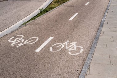 Barselona 'da bisikletler için özel bir şeritte trafik işareti