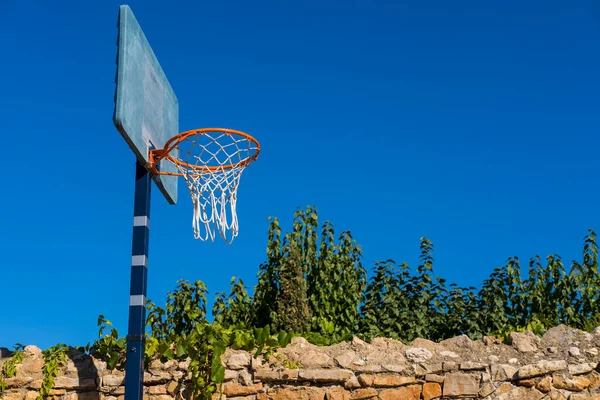 Kasabadaki Bir Parkta Basketbol Potası — Stok fotoğraf