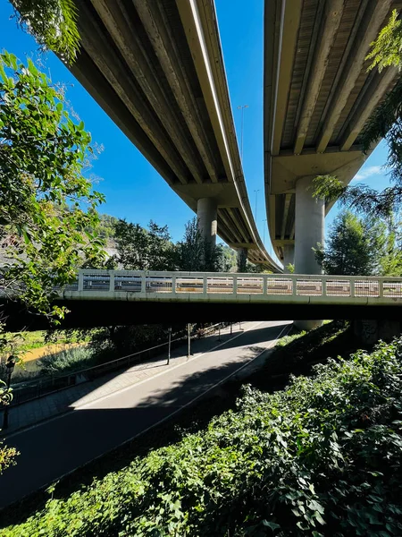 Puente Elevado Una Autopista Que Atraviesa Río Llobregat Ciudad Martorell —  Fotos de Stock