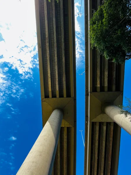 Ponte Elevada Uma Auto Estrada Que Atravessa Rio Llobregat Cidade — Fotografia de Stock