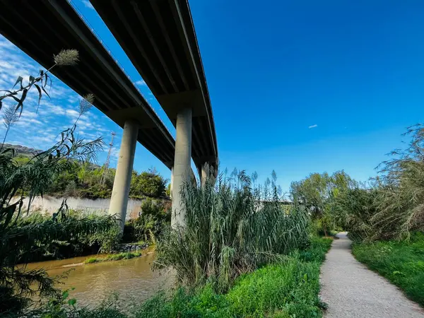 Puente Elevado Una Autopista Que Atraviesa Río Llobregat Ciudad Martorell —  Fotos de Stock