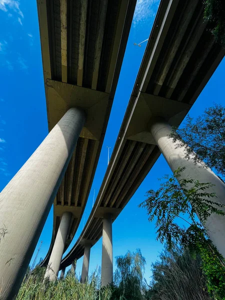 Puente Elevado Una Autopista Que Atraviesa Río Llobregat Ciudad Martorell —  Fotos de Stock