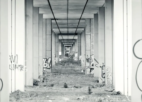 Under the bridge — Stock Photo, Image