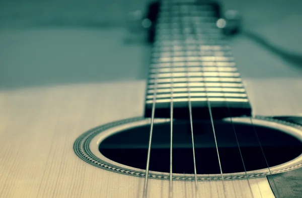 Uma guitarra acústica — Fotografia de Stock