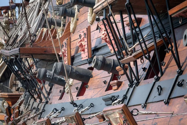 Oude piraat schip kanonnen — Stockfoto