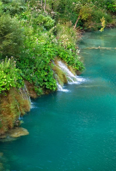 Prachtige watervallen bij nationaal park plitvice lakes — Stockfoto