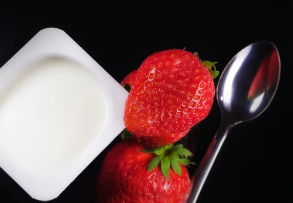 Aardbei en yoghurt — Stockfoto