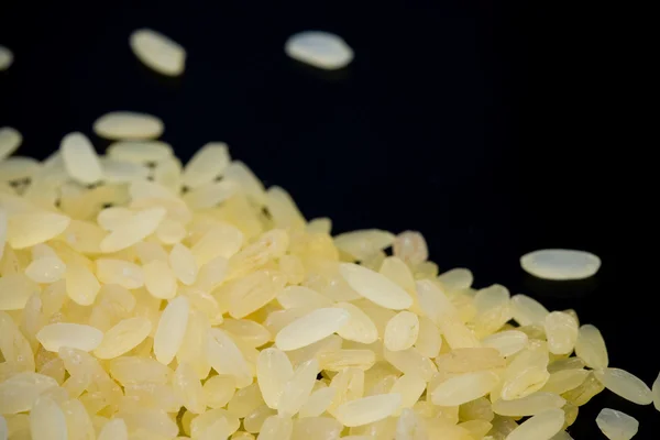 Rýže studio izolovaných na černém pozadí — Stock fotografie