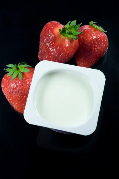 Aardbei en yoghurt — Stockfoto