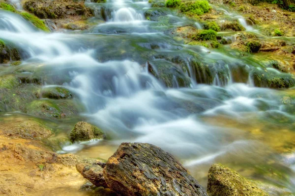 Cachoeiras bonitas em Plitvice Lakes — Fotografia de Stock