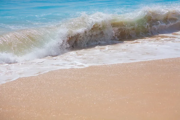 Bela praia de areia de surf — Fotografia de Stock