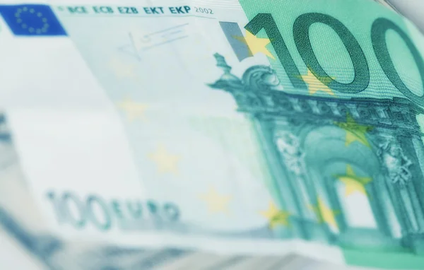 ヨーロッパの通貨の背景、100 ユーロのビルは、芸術的なトーン — ストック写真