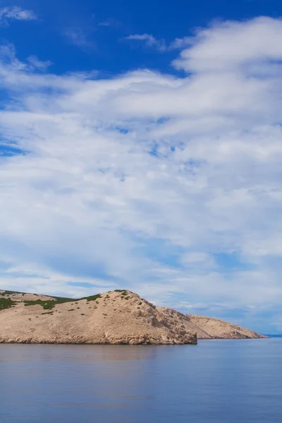 Natuur achtergrond, prachtige rotsachtige mediterrane kust — Stockfoto