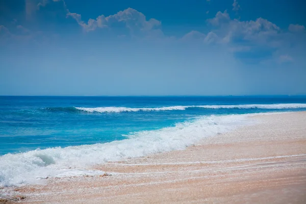 Praia de areia tropical — Fotografia de Stock