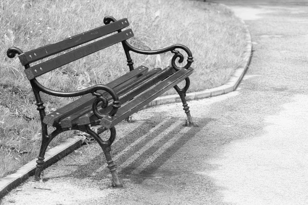 Banc dans le parc, tonalité artisanale — Photo