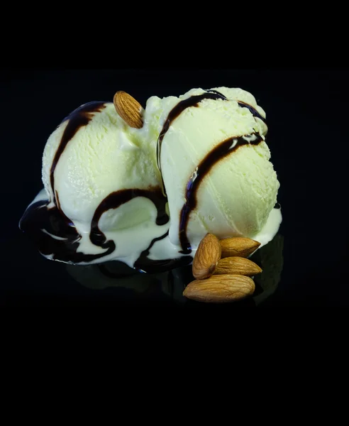 Чашка мороженого, мелкое фото DOF — стоковое фото