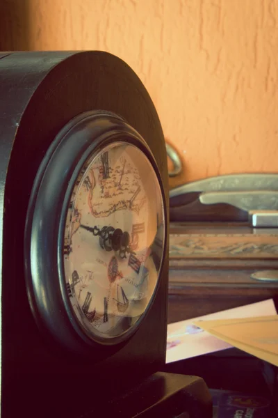 定了调子的古董时钟艺术 — 图库照片