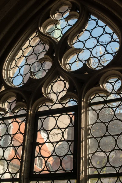 旧教堂窗户 — 图库照片
