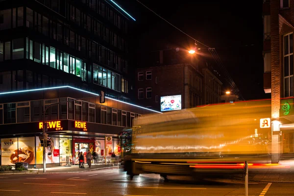 Paesaggio notturno al bivio - camion — Foto Stock