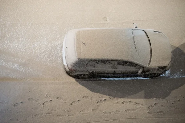 Car parked in snow — Stock Photo, Image