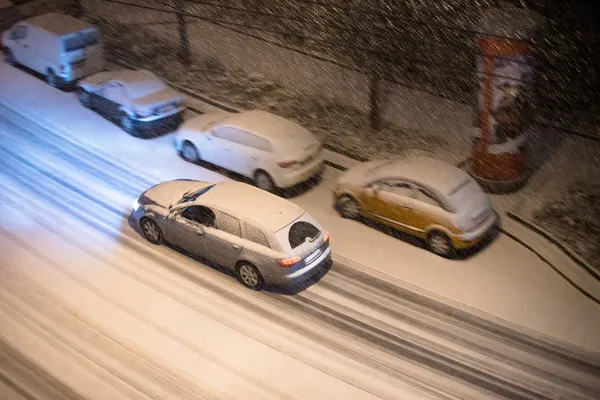 Cars in snow — Stock Photo, Image