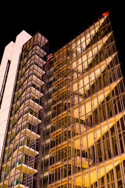 Edificio de oficinas moderno —  Fotos de Stock