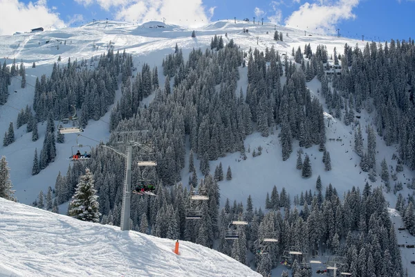 Skilift i montafon-dalen — Stockfoto