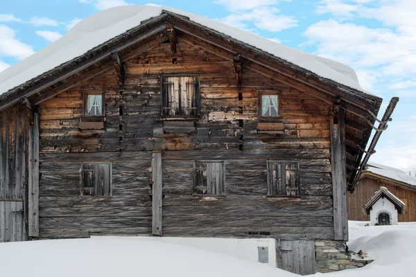 Gorgeous old skiing hut — Stock Photo, Image