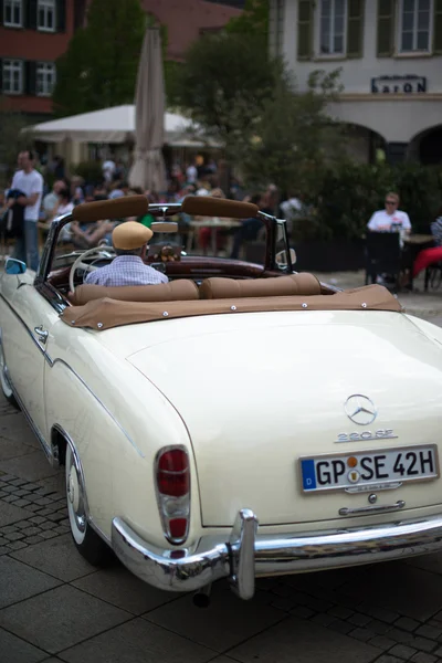 Mercedes SE 220 carro clássico — Fotografia de Stock