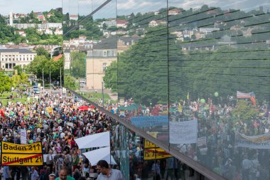 Stuttgart 21 - Türkiye'ye karşı protestolar toplantı gösteri