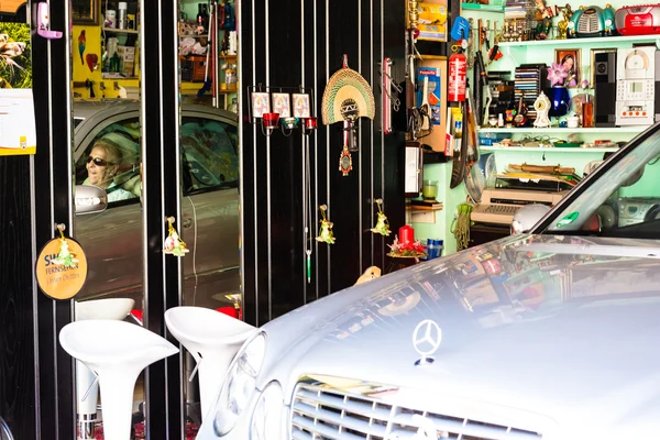 Nicely decorated garage — Stock Photo, Image