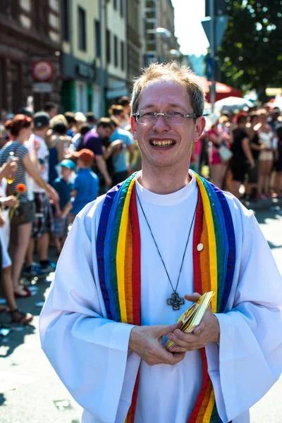 Christopher Sokağı günü papaz olarak giyinmiş bir katılımcı — Stok fotoğraf