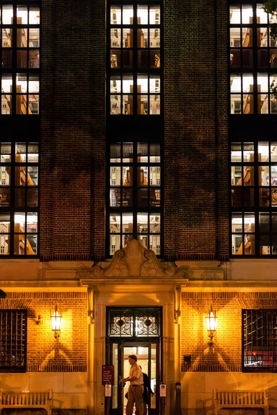 Harvard University at night — Stock Photo, Image