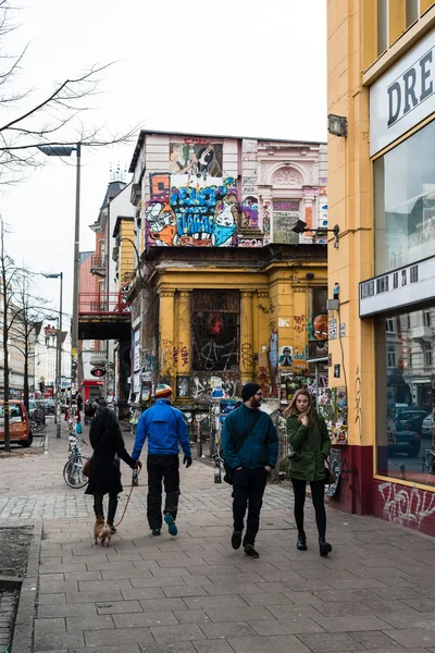 Rote flora på schanzenviertel Hamburg, Tyskland — Stockfoto