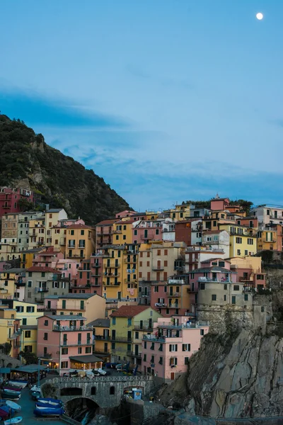 Manarola cidade no parque nacional Cinque Terre, na Itália — Fotografia de Stock