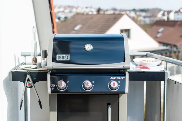 Weber Gasgrill Spiritus s320 (Modell 2014)) — Stockfoto