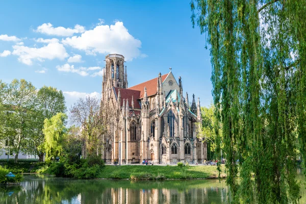 Saint Johns protestant church over the Fire lake in Stuttgart, Germany — Stock Photo, Image